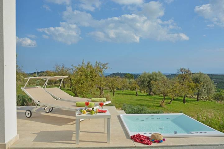 Villa pour 3 personnes, avec jardin ainsi que terrasse et piscine, animaux acceptés