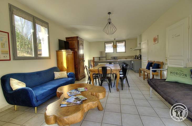 Gîte pour 9 personnes, avec Terrasse ainsi que Jardin et Piscine à Villié-Morgon - 4
