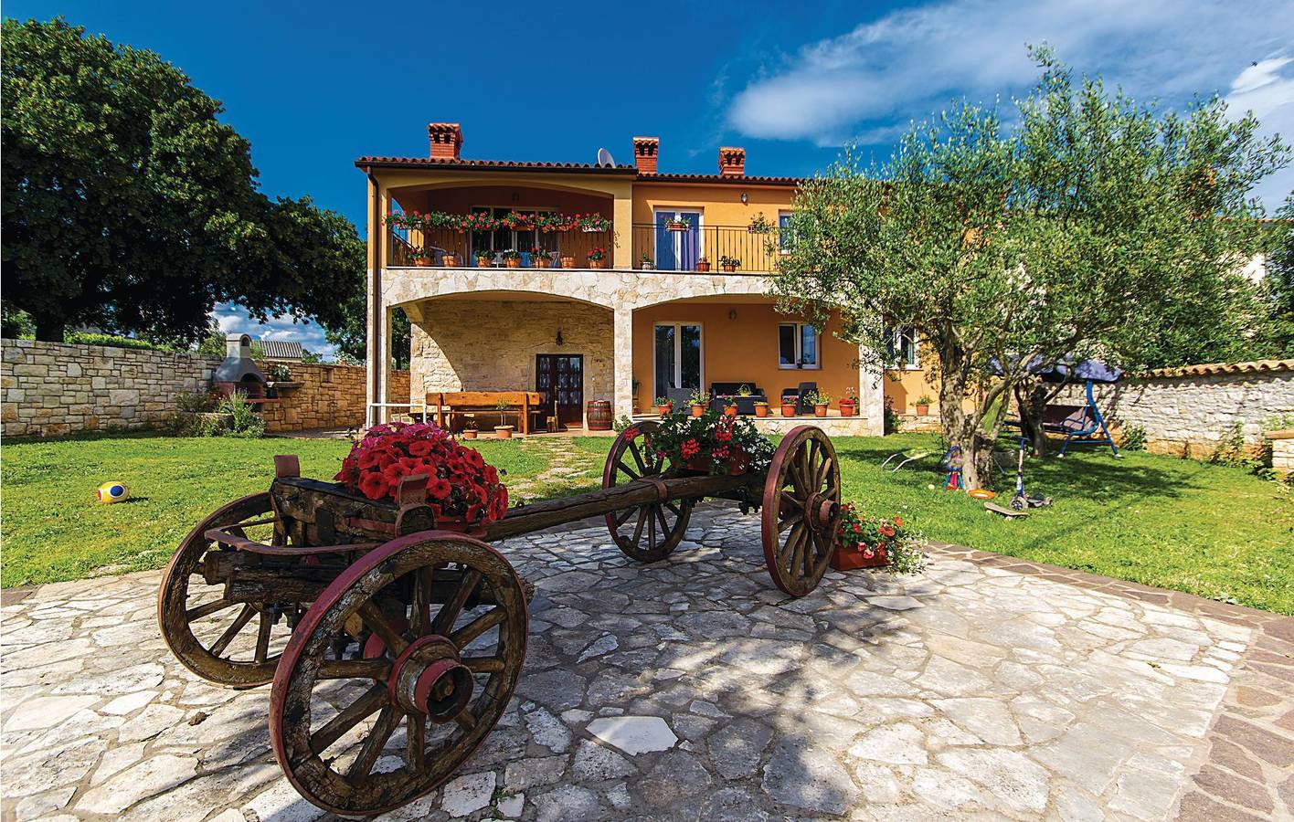 Ganze Ferienwohnung, Gemütliche 2-Zimmer-Wohnung mit Terrasse und Parkplatz in Butkovići, 1 km vom Stadtzentrum entfernt in Marčana, Südküste Istrien