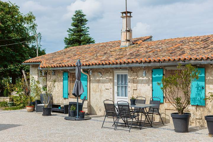 Casa vacacional 'Gite Les Mouettes' con piscina compartida, terraza y Wi-Fi in Marennes, Côte de Beauté