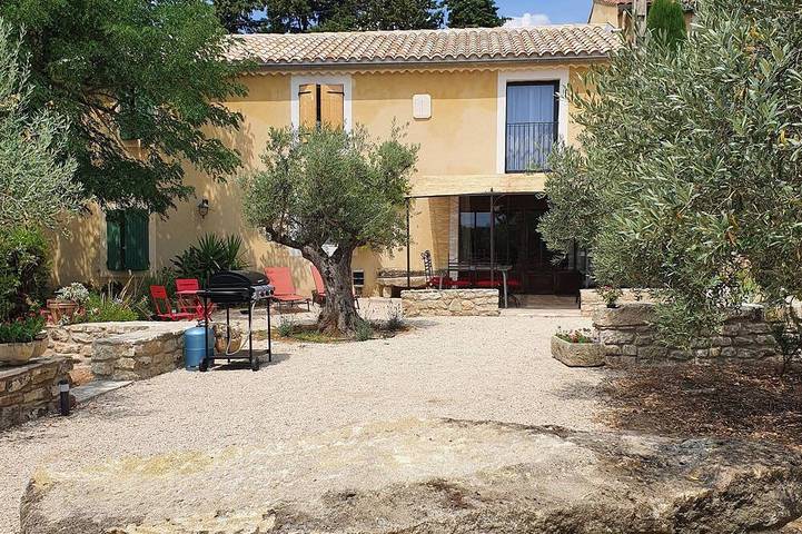 Location de vacances pour 6 personnes, avec Jacuzzi ainsi que Terrasse et Jardin à Carpentras