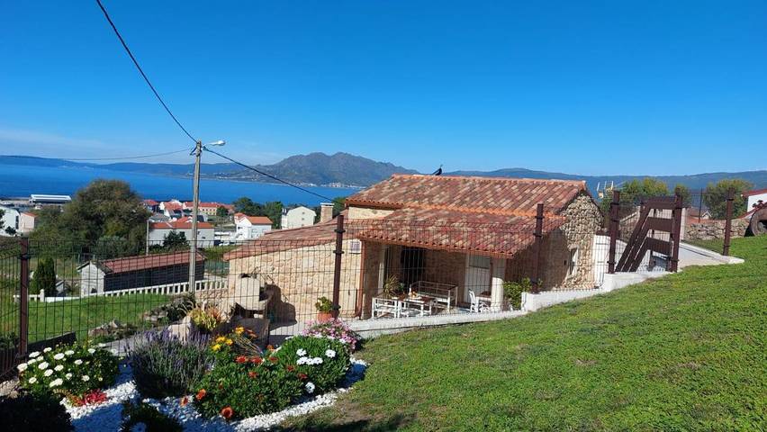 Ferienhaus für 4 Personen, mit Balkon und Terrasse sowie Garten und Ausblick in Carnota