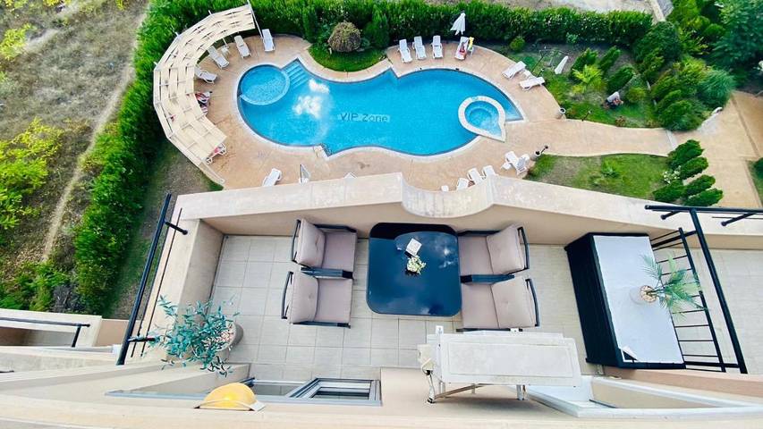 Ferienwohnung für 4 Personen, mit Pool und Ausblick sowie Garten in Sonnenstrand