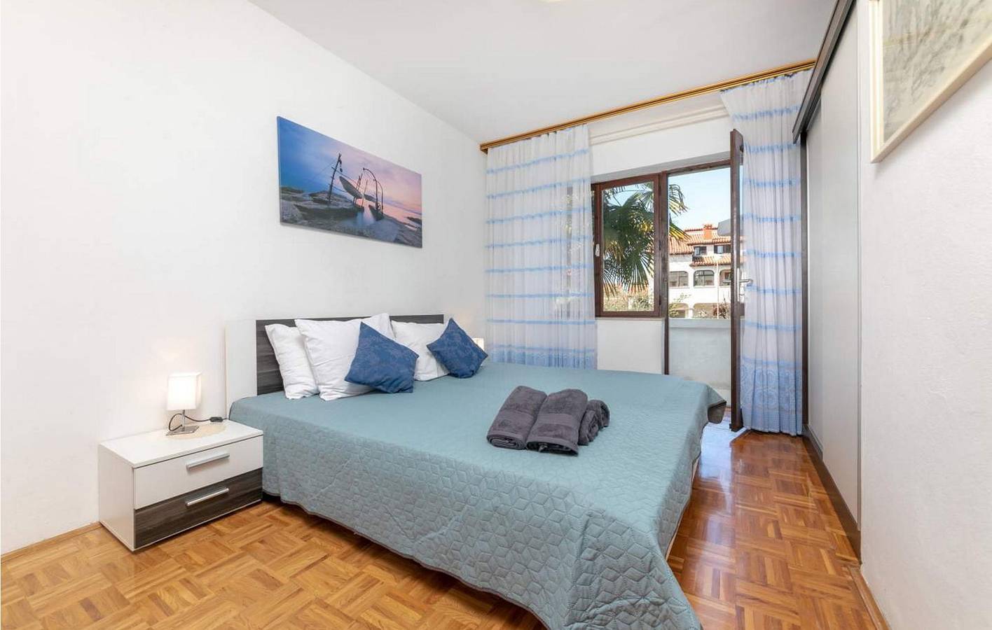 Appartamento intero, Accogliente appartamento con terrazza, Wi-Fi e parcheggio, a 700 m dalla spiaggia in Parenzo, Parenzo (Grad)