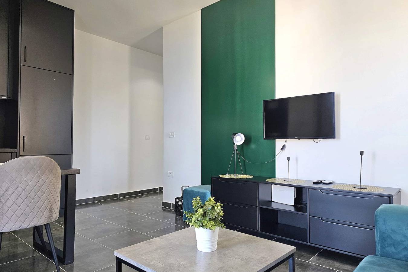 Ganze Wohnung, Ferienwohnung für 4 Personen mit Meerblick in Sarandë, Vlorë