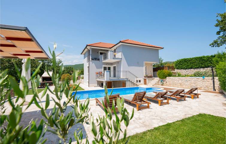 Schickes Apartment mit 2 Schlafzimmern, Pool, WLAN und Terrasse in Dalmatinisches Zagora