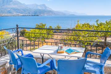 Cottage pour 6 personnes, avec jardin et balcon dans Stoupa