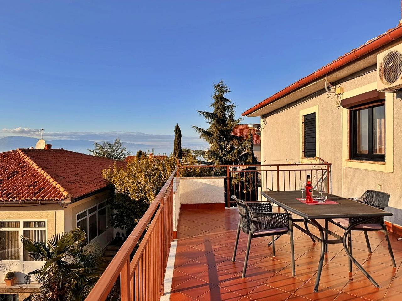 Ganze Wohnung, Apartment Katarina 2 - ruhige Lage, Haustiere willkommen, Meerblick in Zidarici, Krk