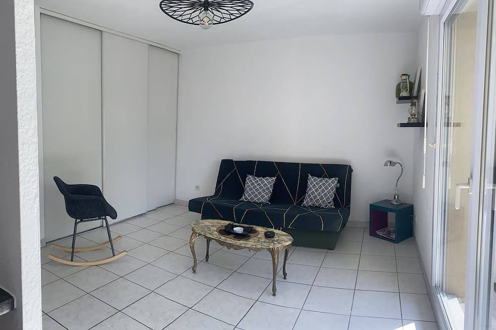 Entire apartment, Appartement T1 Avec Grande Terrasse et Piscine ! in Croix d'Argent, Montpellier