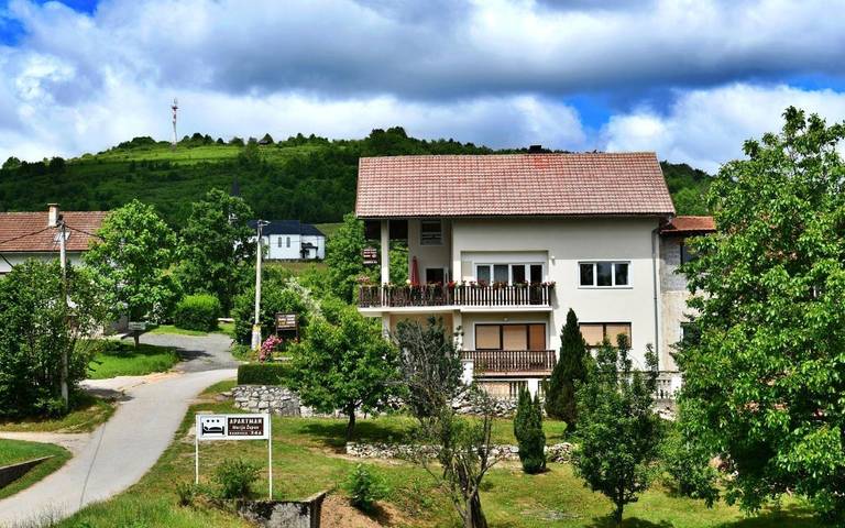 Ferienwohnung für 4 Personen, mit Balkon und Terrasse sowie Garten und Ausblick