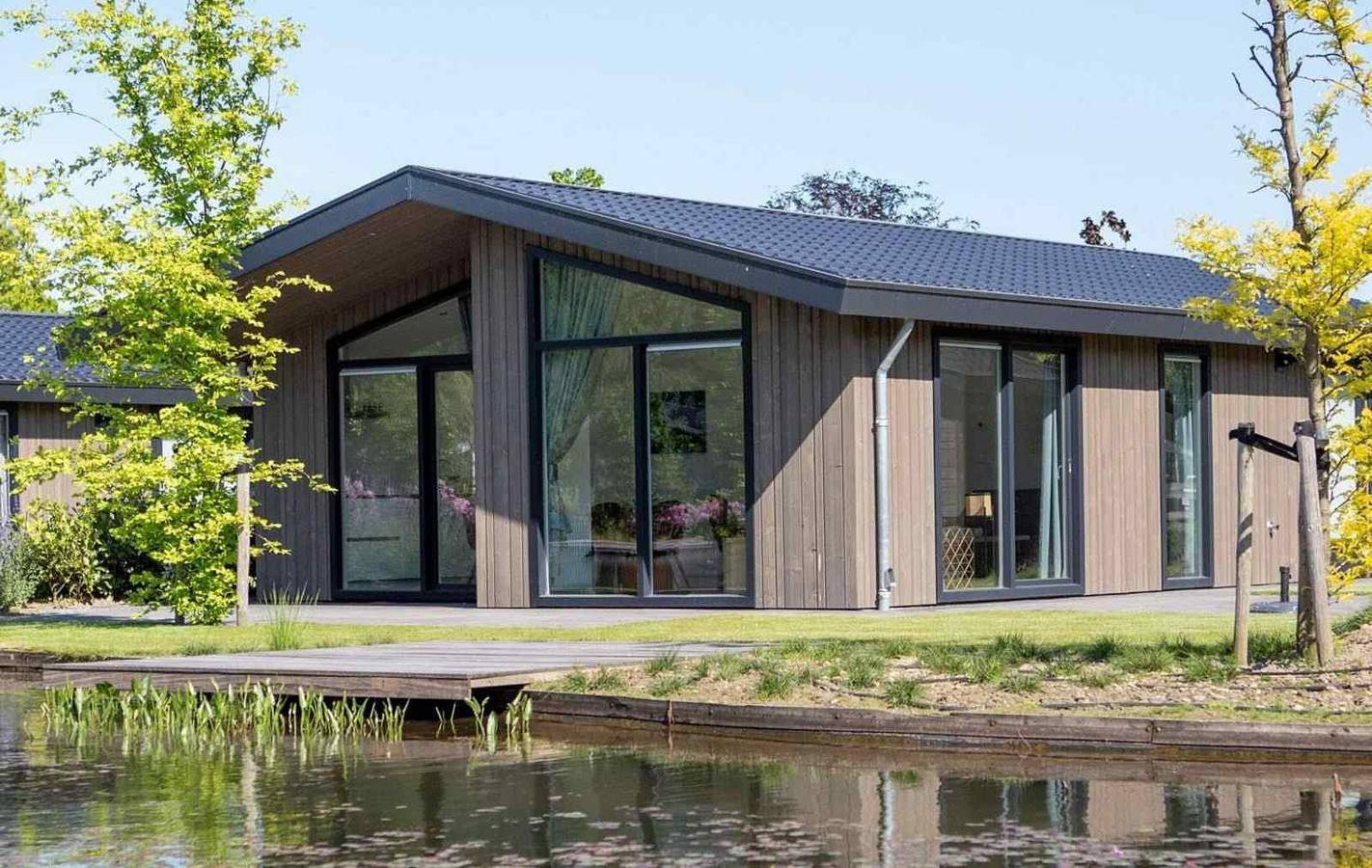 4-person lodge on the waterfront on holiday park Molenvelden in Veldhoven in Veldhoven, North Brabant