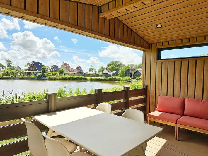 Chalet für 4 Personen, mit Terrasse und Seeblick sowie Garten in Nordholland