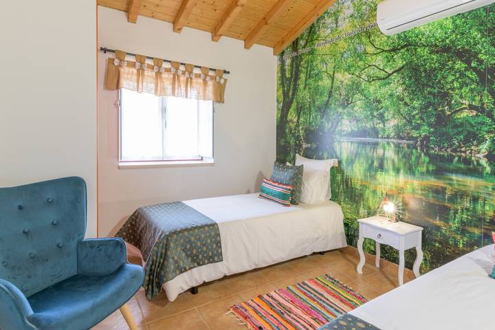 Ganze Wohnung, Ferienhaus 'Casa Da Maria Valtina' mit Bergblick, Wi-Fi und Klimaanlage in São Luís, Costa Alentejana