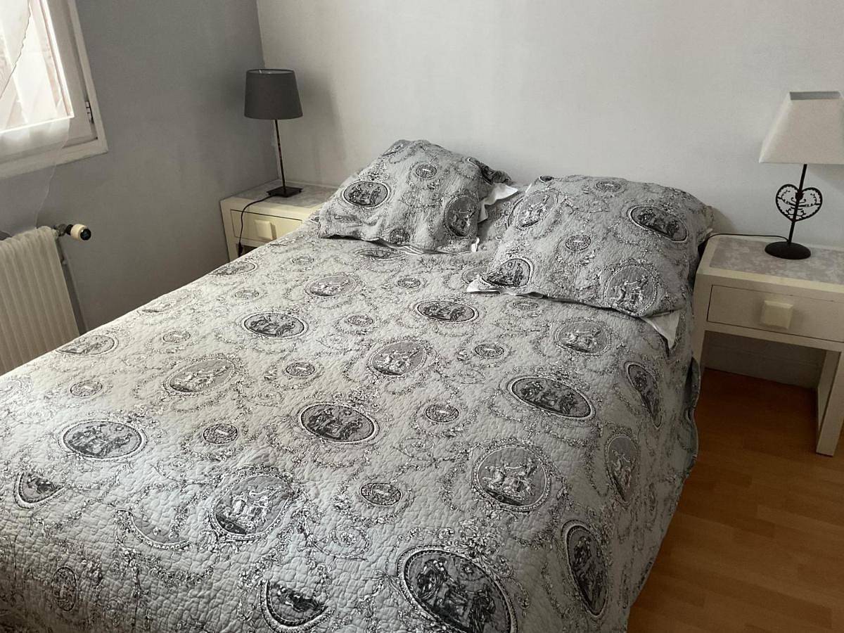 Appartement de vacances entier, Quadruple Room with Private External Bathroom in Chaponost, Lyon et ses environs