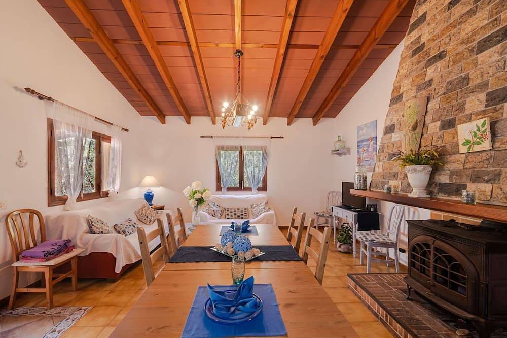 Maravillosa casa de vacaciones privada para 6 personas con Wifi, A/C, Tv y patio in Cala Tuent, Escorca