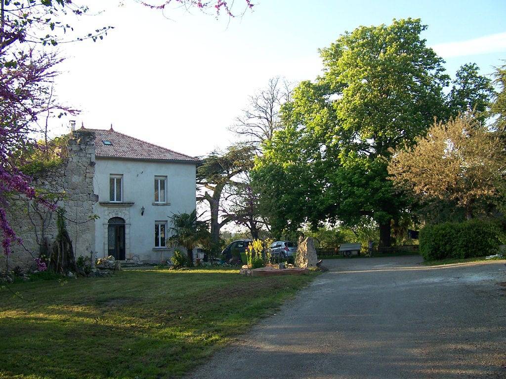Loustalneou - Chambre Atelier in Saint-Pierre-de-Clairac, Région d'Agen