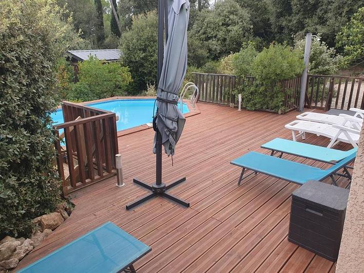 Location de vacances pour 8 personnes, avec jardin et piscine à Sillans-la-Cascade