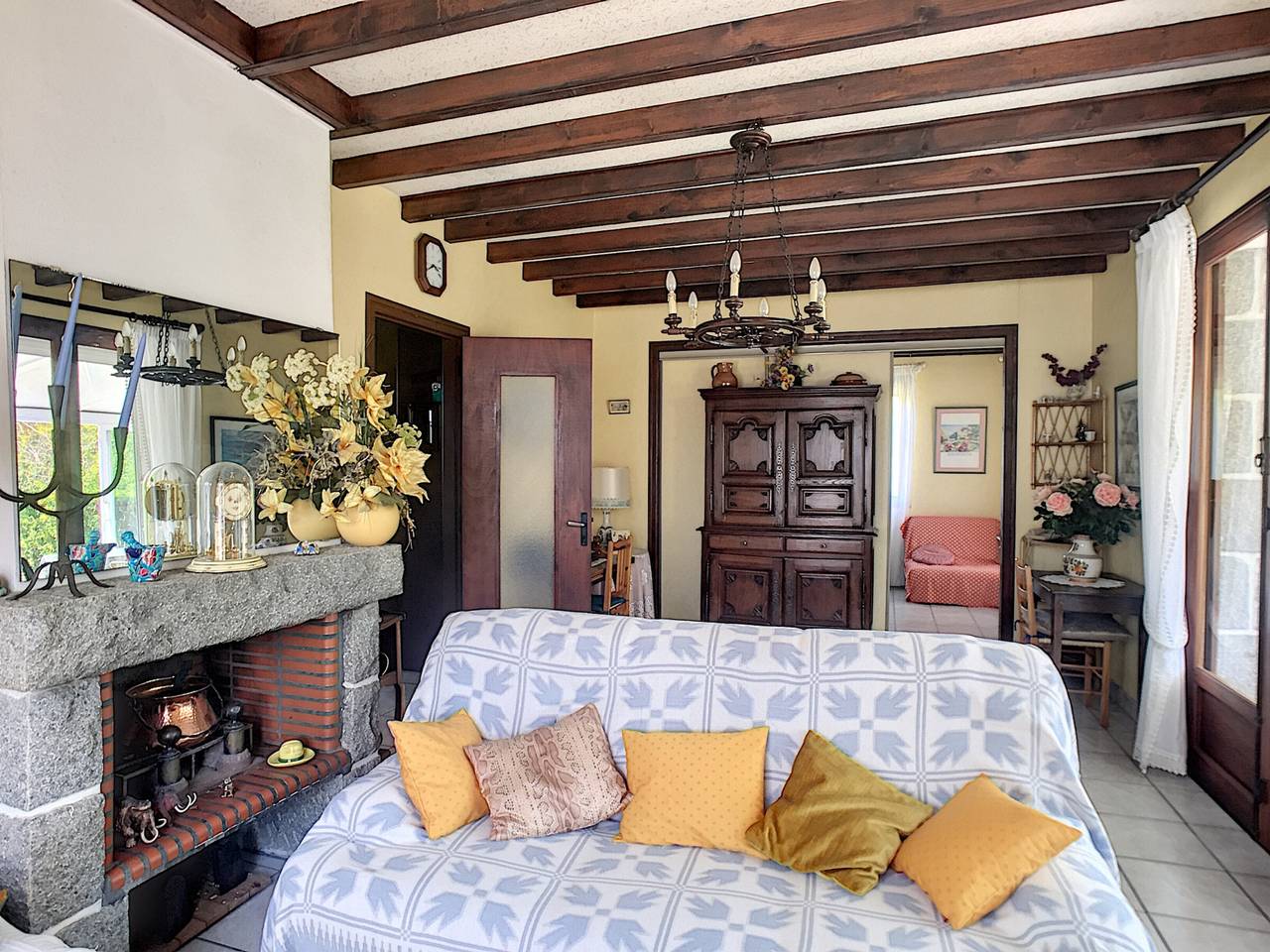 Cozy Beachside Bungalow: 600m from Shore, Veranda, Private Garden in Saint-Pair-sur-Mer, Côte de la Déroute