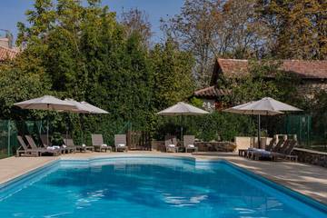 Gîte pour 6 personnes, avec terrasse ainsi que piscine et jardin à Nérac