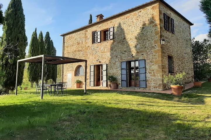 Agriturismo per 6 persone, con giardino in Torrita di Siena