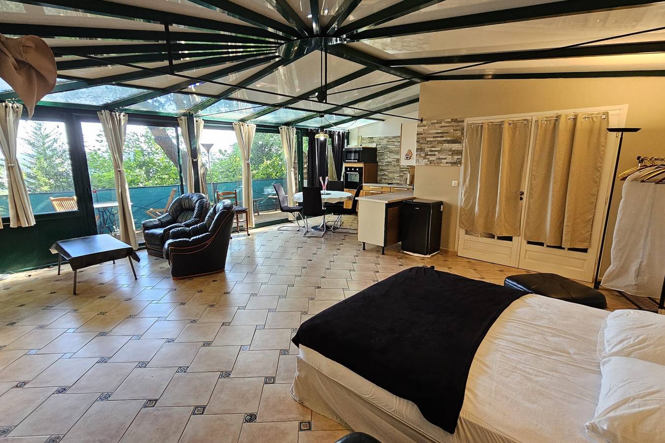 Appartement de vacances entier, Beau loft pour 2 avec jolie terrasse au calme in Meulan-en-Yvelines, Yvelines