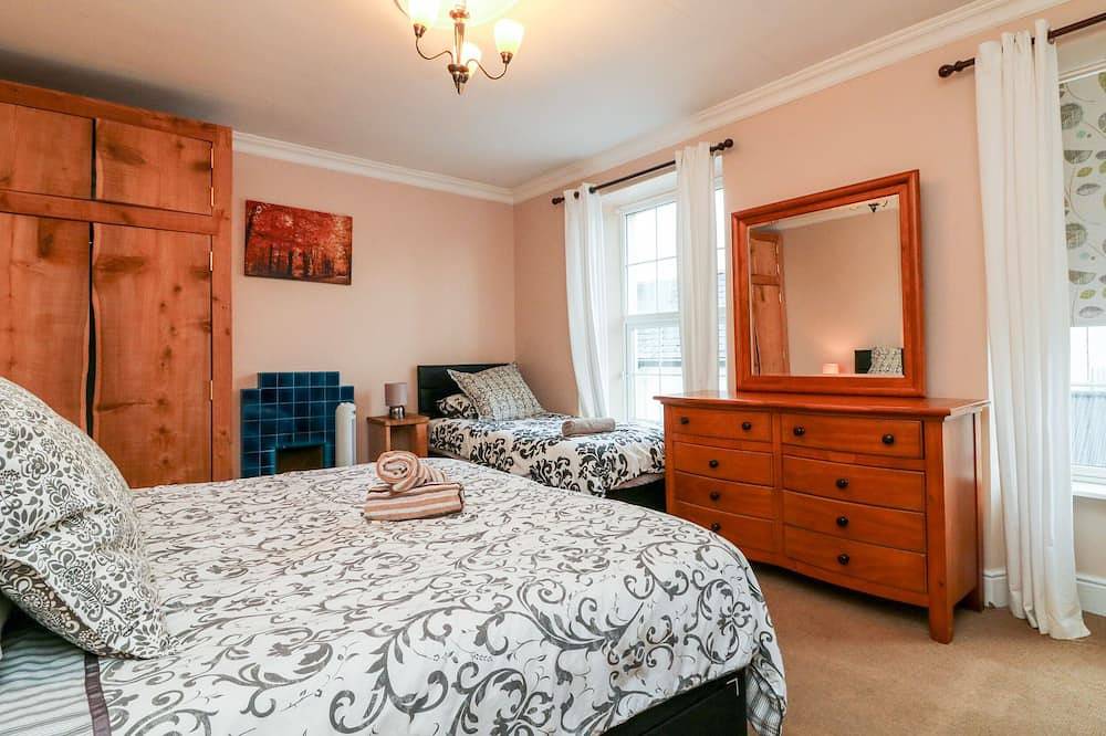 The Old Police House, pet friendly, with a garden in Braunton in Braunton, Devon