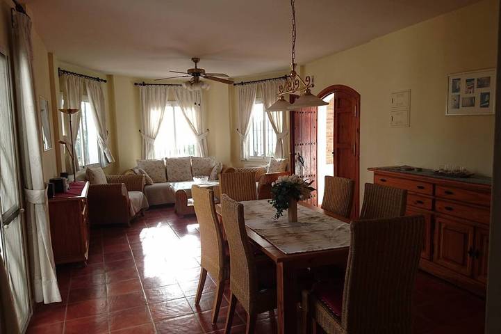 Ganze Wohnung, Ferienvilla für 5 Personen mit Pool und toller Aussicht in Torrox, Costa del Sol