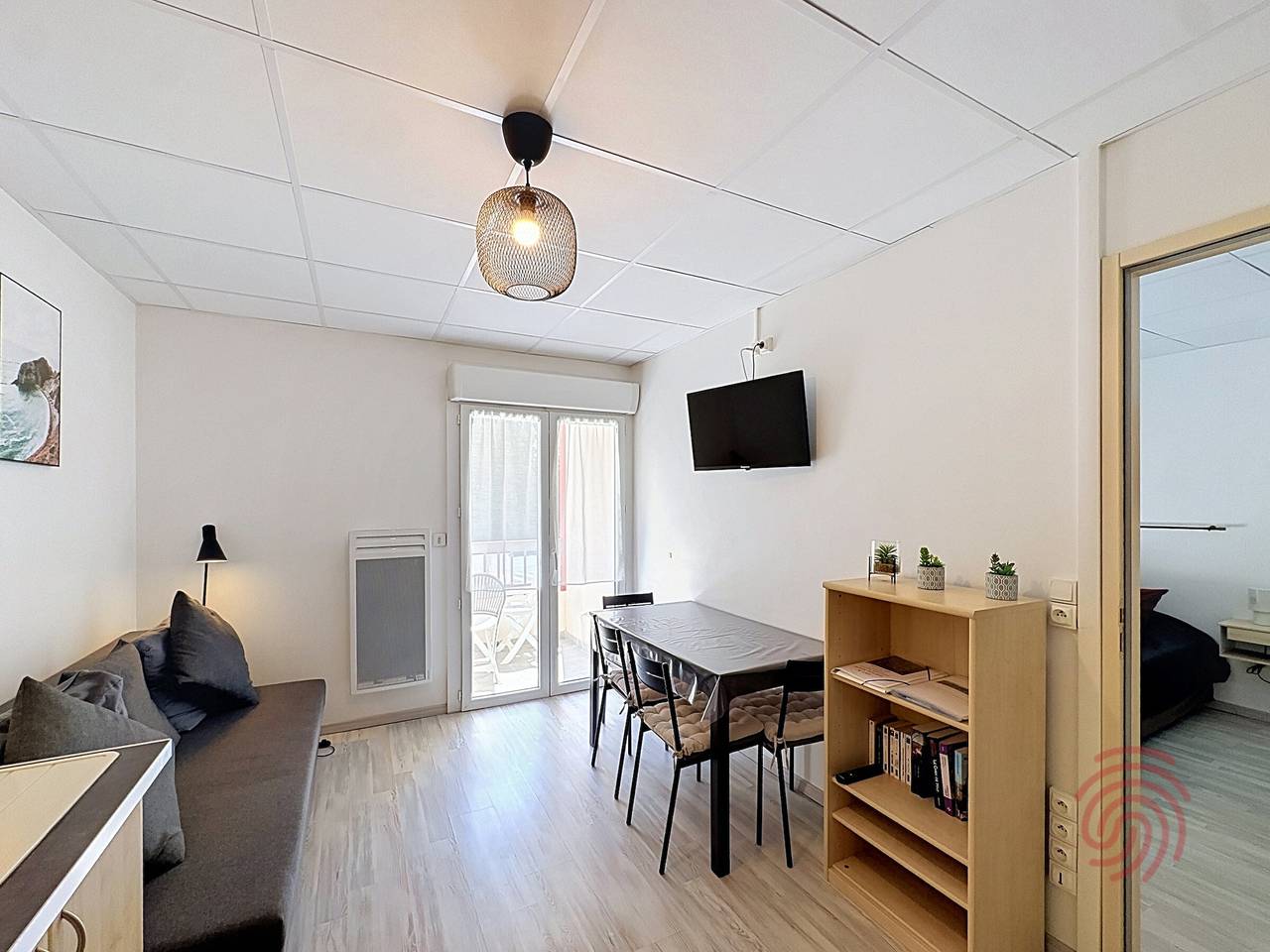 Apartamento entero, Hermoso apartamento F2 con balcón y Wifi, cerca de termales y golf, Lamalou-les-Bains in Lamalou-les-Bains, Region de Béziers