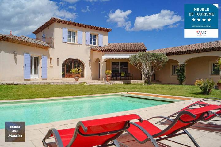Villa pour 8 personnes, avec Balcon et Terrasse ainsi que Jardin et Piscine