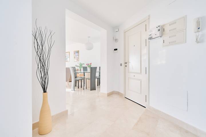 Schönes Penthouse nahe Strand mit Meerblick, Pool, WLAN, Klimaanlage, Balkon & Terrasse in Torrox Costa, Torrox