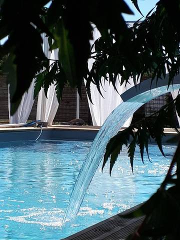 Gîte pour 2 personnes, avec piscine et sauna ainsi que jardin et jacuzzi à Saint-Saturnin-lès-Avignon
