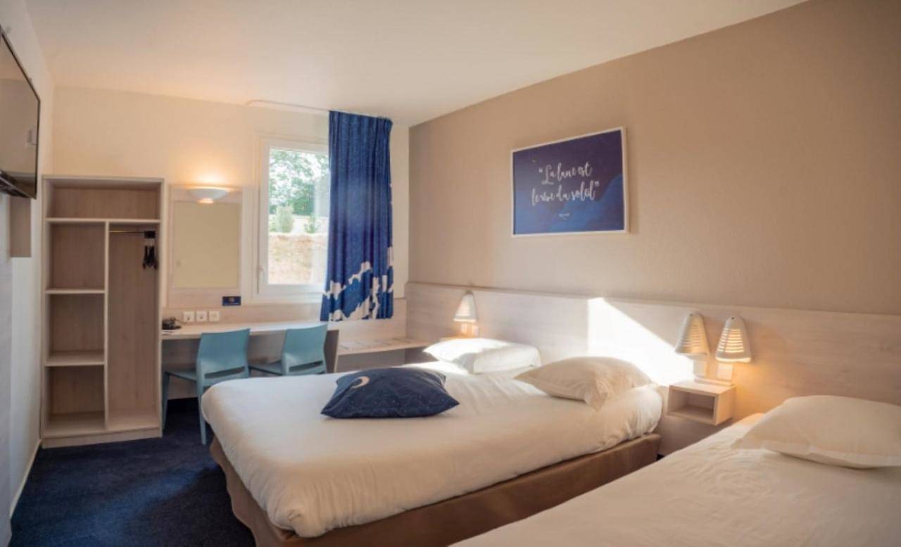 Quadruple Room (1 double bed, 1 single bed, 1 child bed (70/160cm)) in Salon-de-Provence, Côte méditerranéenne (France)