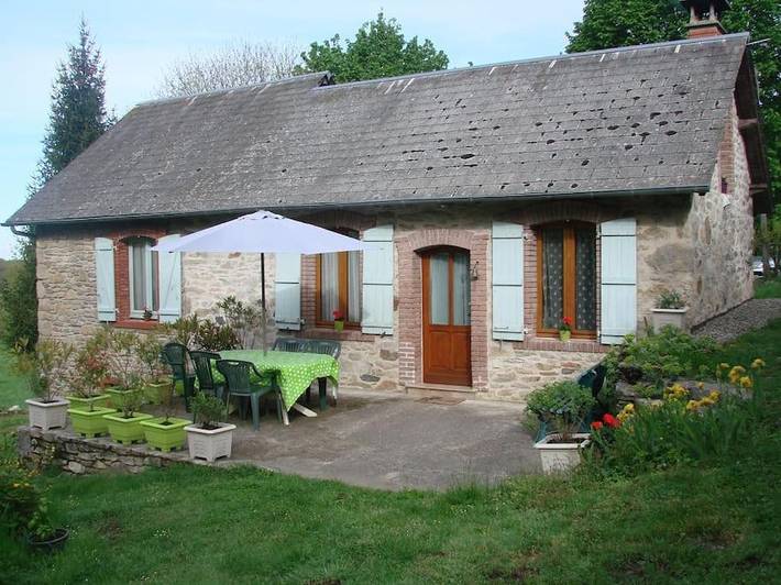 Location de vacances pour 2 personnes, avec Terrasse et Jardin à Sainte-Fortunade