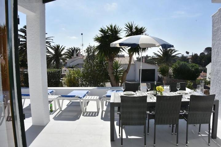 Villa 'Perla Nou' avec piscine privée, Wi-Fi et climatisation in Binibeca, Sant Lluís