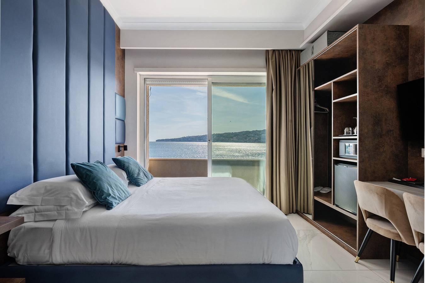 Zimmer 'Exclusive Con Whirlpool' mit Balkon, Wi-Fi und Klimaanlage in Neapel, Neapel Provinz