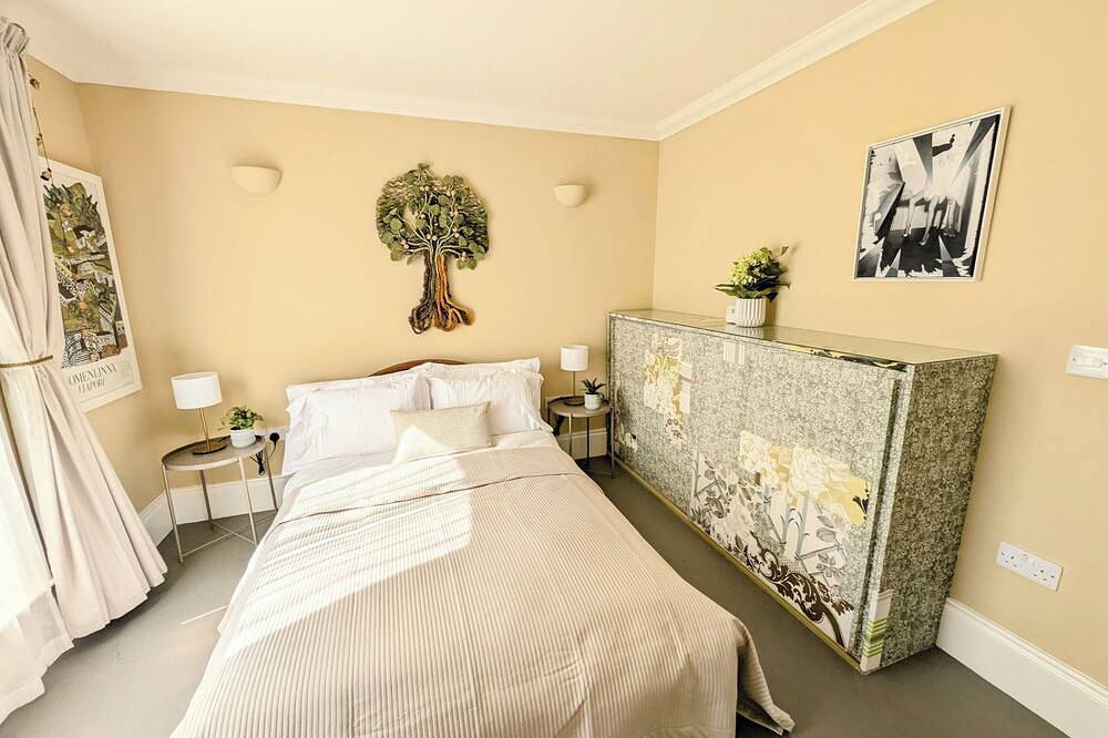 Cozy hideaway w/super fast wifi, minutes from great food places, dog friendly in Botany Bay, Kent
