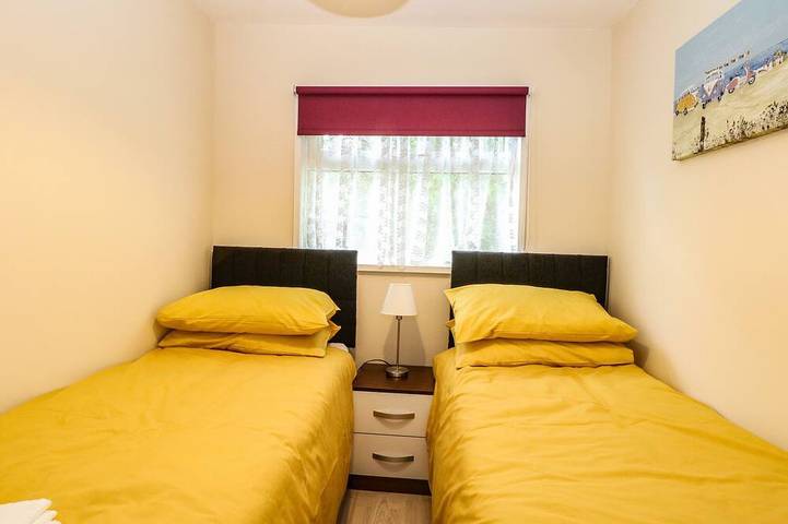 Chalet 126A, family friendly, country holiday cottage in Cromer in Cromer, Côte de Norfolk
