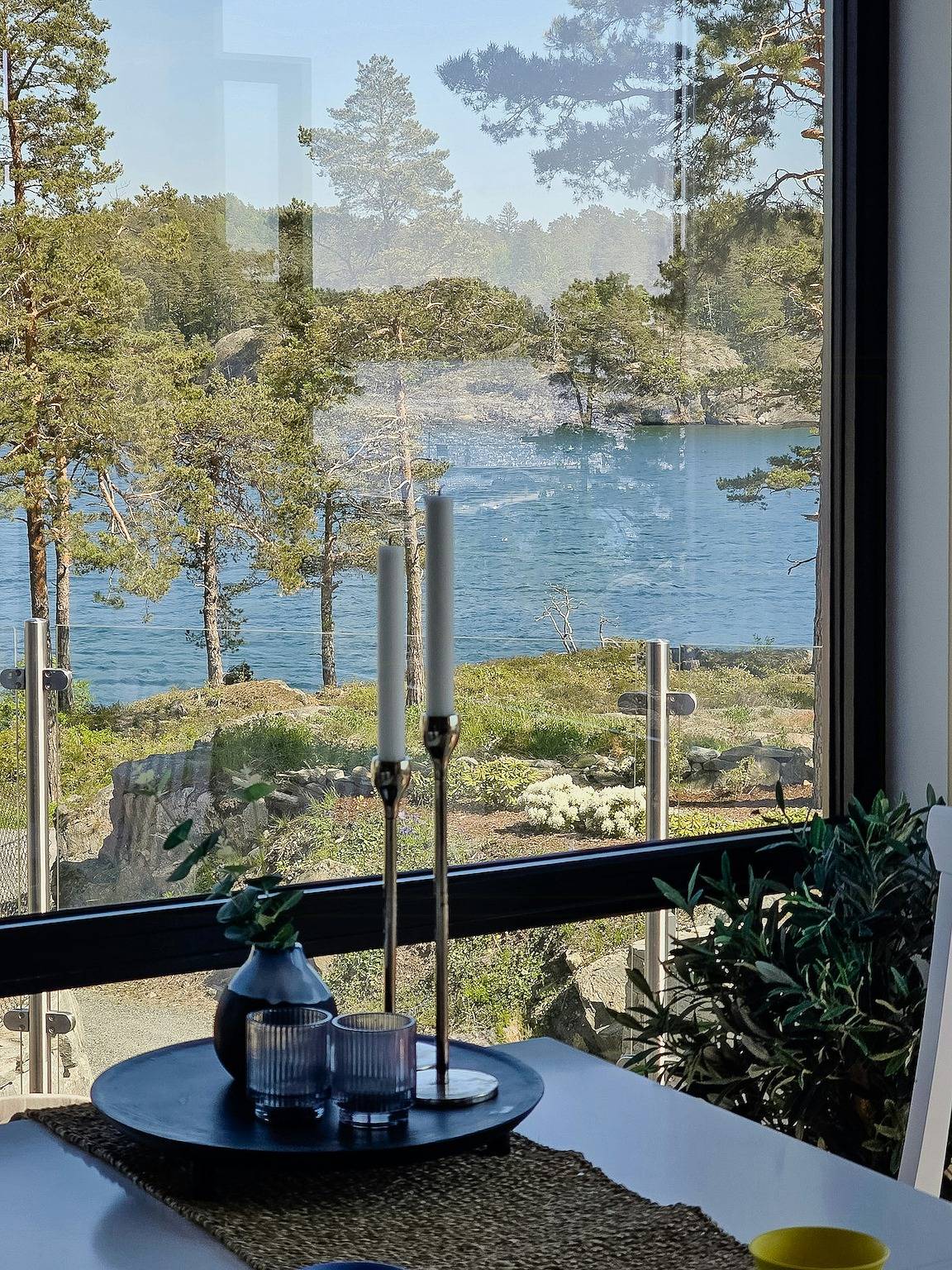 Ferienhaus mit Blick auf das Königsschiff im Hagefjord in Tvedestrand