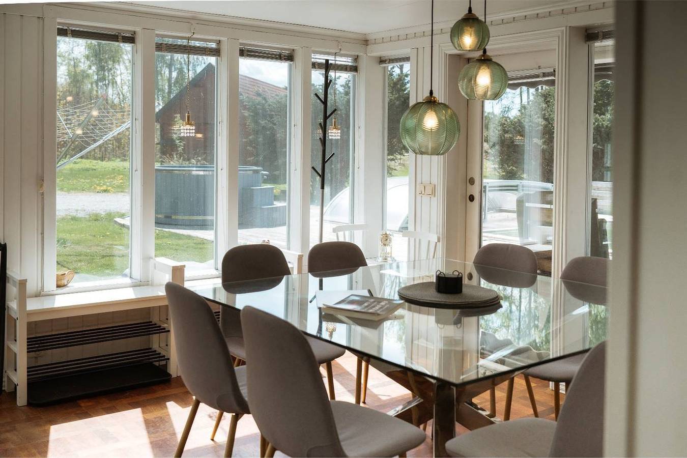 Villa Waldsee – Ferienhaus am See mit Pool, Hot Tub & Sauna in Småland in Emmaboda und Umgebung