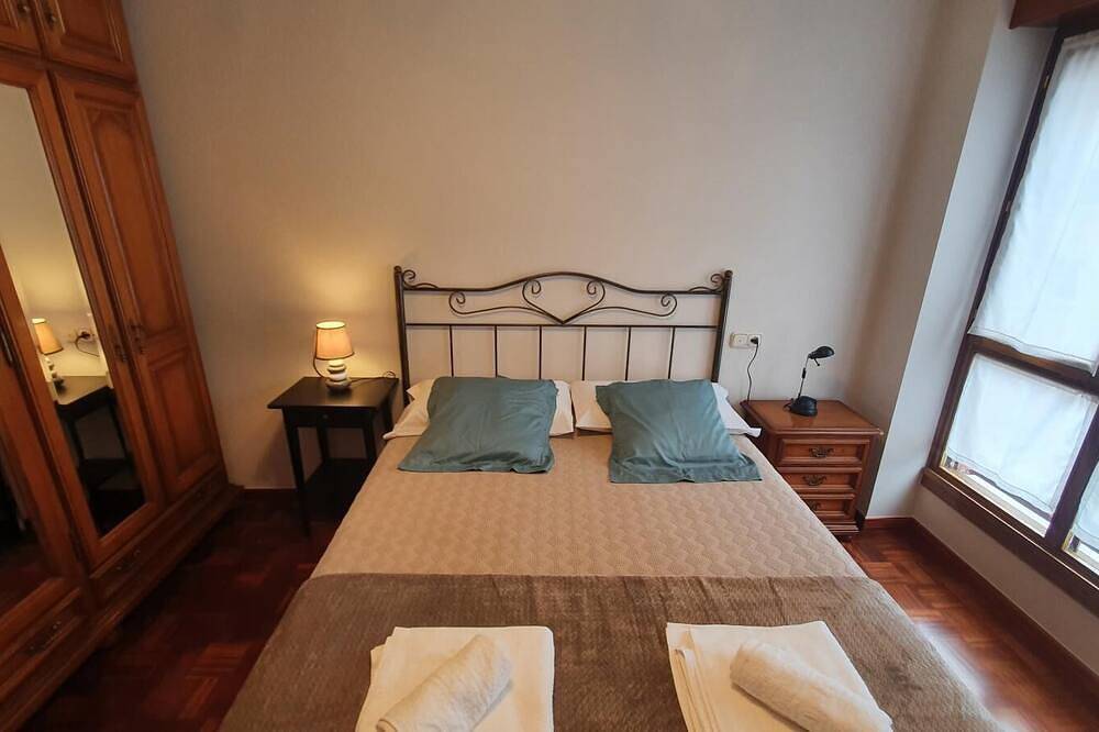 Entire apartment, Two Bedroom Apartment in Avilés, Costa Verde (Spain)