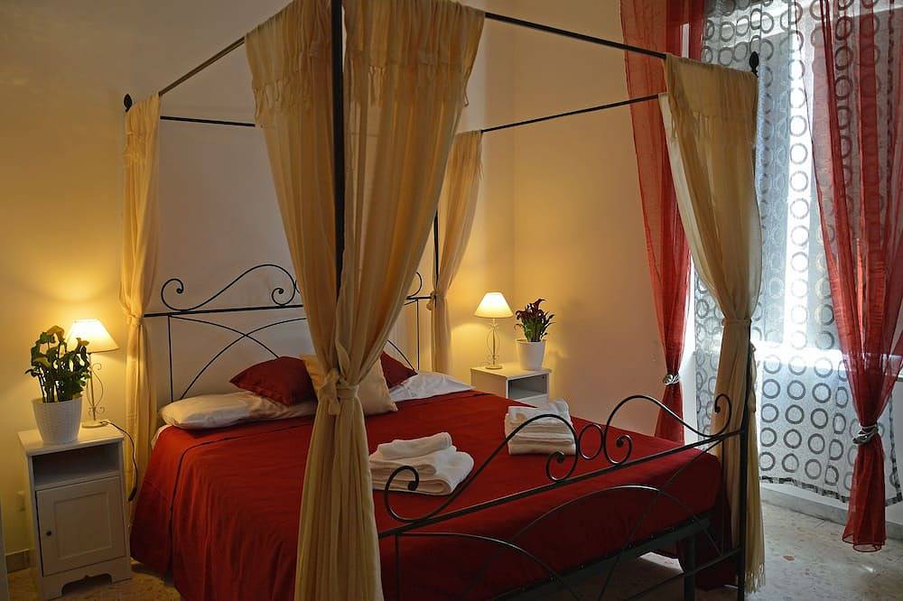 Entire apartment, Large apartment with Wi-Fi and terrace in Rome, Rome Province