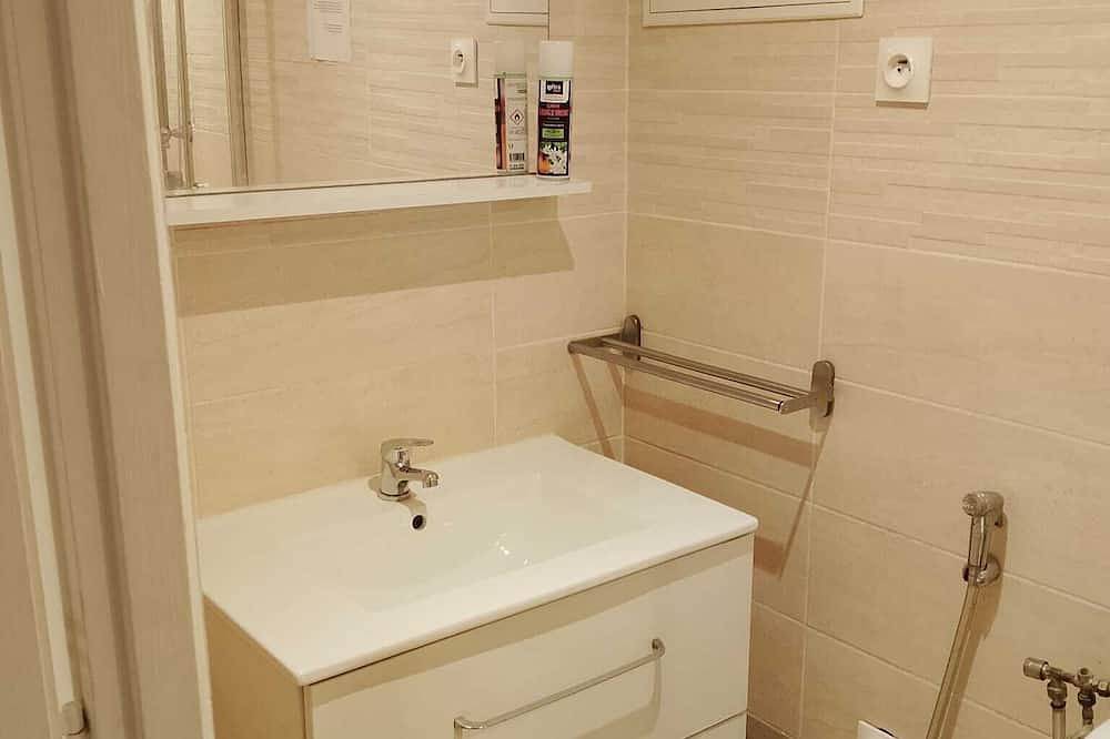 Ganze Wohnung, Studio near Roissy in Tremblay-en-France, Seine-Saint-Denis