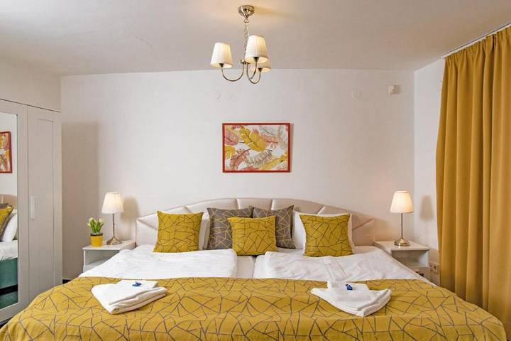 Ferienwohnung für 3 Personen, mit Terrasse und Whirlpool sowie Garten und Pool in Zamardi - 2