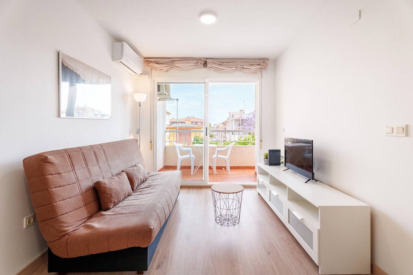 Entire apartment, Lopimar Jose Segrelles Apartment with Private Terrace, Steps from the Beach in Canet d'En Berenguer, Costa de Valencia