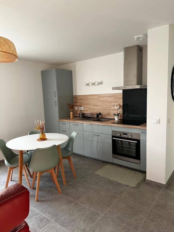 Appartement entier, One-Bedroom Apartment in Halsou, Région de Bayonne