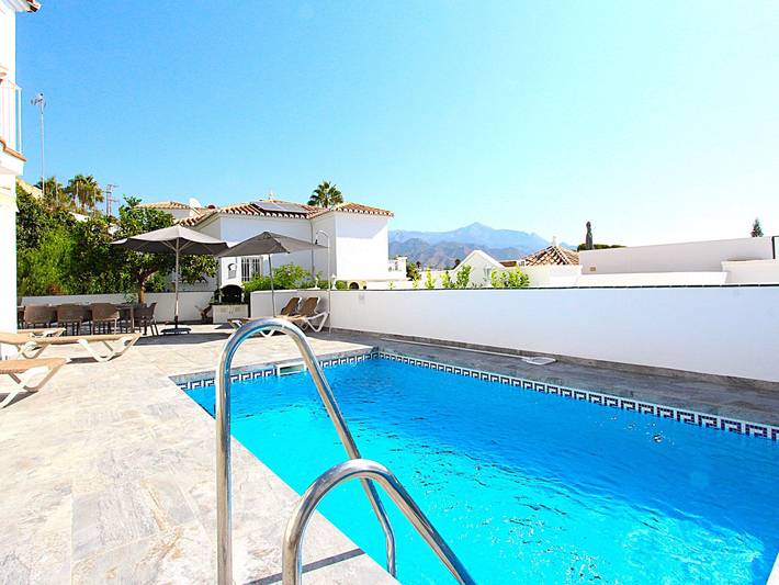 Villa 'Casa Isabella Luxury' com Vista Mar, Wi-Fi e Ar Condicionado in Urbanización Punta Lara, Nerja