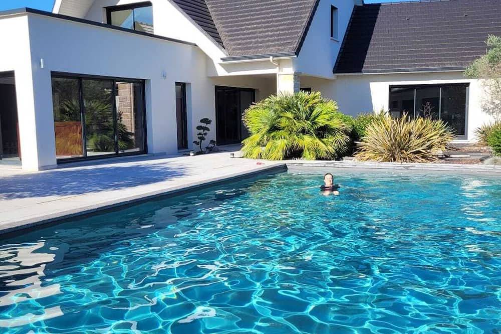 Entire apartment, Stay 2 people swimming pool in Brive-la-Gaillarde, Brive-la-Gaillarde region