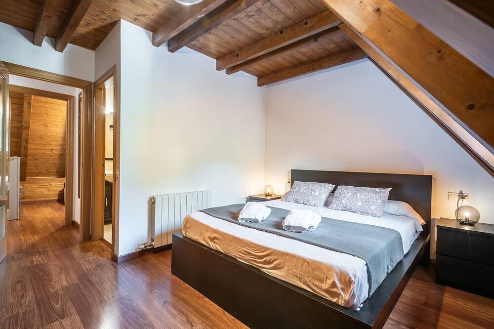 Entire apartment, Cuveshic in Bossòst, Catalan Pyrenees