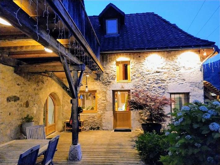 Chambre d’hôte pour 2 personnes, avec Jacuzzi et Terrasse ainsi que Jardin et Sauna dans l' Isère