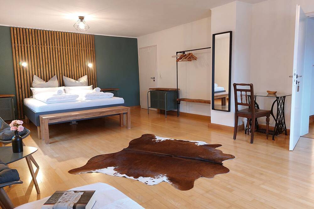 Schleichhof Ammersee: Wohnkomfort auf 300qm + Terrasse & Garten (max. 15 Pers.) in Dießen am Ammersee, Ammersee